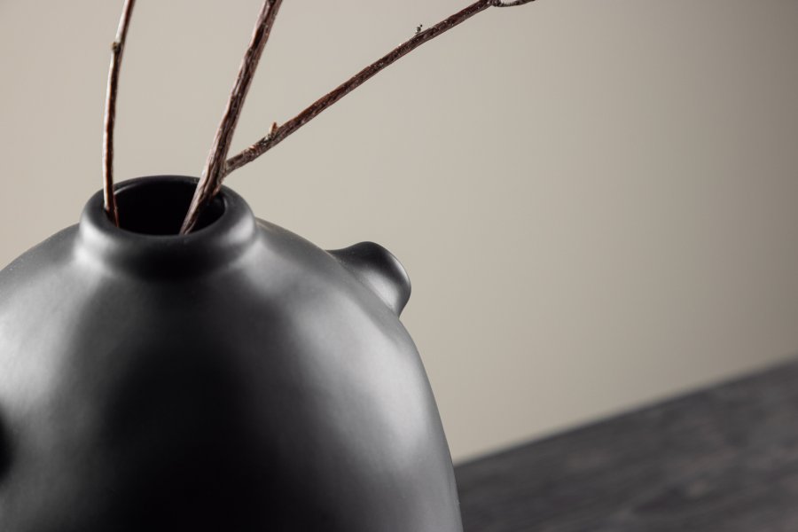 VENTURE DESIGN Madi vase, rund svart steinty (17x17x28H)