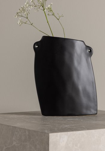 VENTURE DESIGN Vase, m. 2 hndtak - matt sort steinty (14x5x21H)