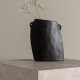 VENTURE DESIGN Vase, m. 2 hndtak - matt sort steinty (14x5x21H)