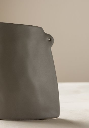 VENTURE DESIGN Vase, m. 2 hndtak - mrkegr steinty (14x5x21H)