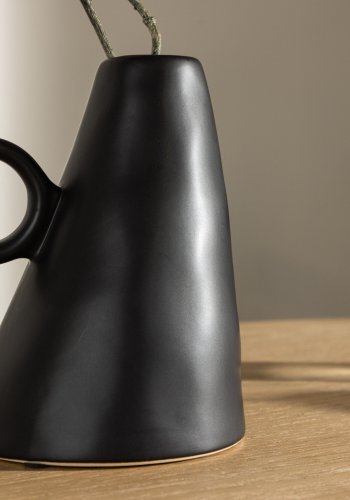 VENTURE DESIGN Ovy vase, m. 1 hndtak - matt svart steinty (14x13x17H)