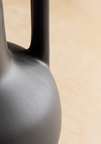 VENTURE DESIGN Allis vase, m. hank - matt svart steinty (18x18x36)
