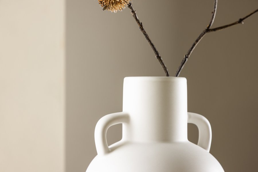 VENTURE DESIGN Cent vase, m. 2 hndtak - matt hvitt steinty (16x16x24)