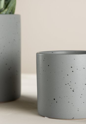 VENTURE DESIGN Sane potte, rund - mrkegr/svarte prikker steinty (11x11x10)