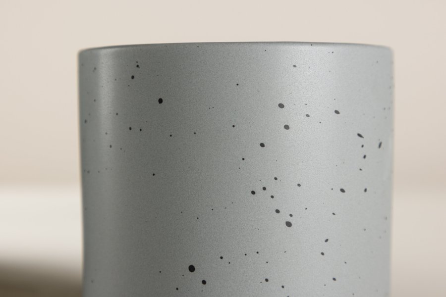 VENTURE DESIGN Sane potte, rund - mrkegr/svarte prikker steinty (11x11x10)