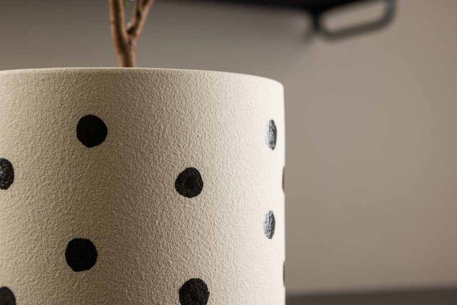 VENTURE DESIGN Sane potte, rund - hvite/svarte prikker steinty (18x18x17)