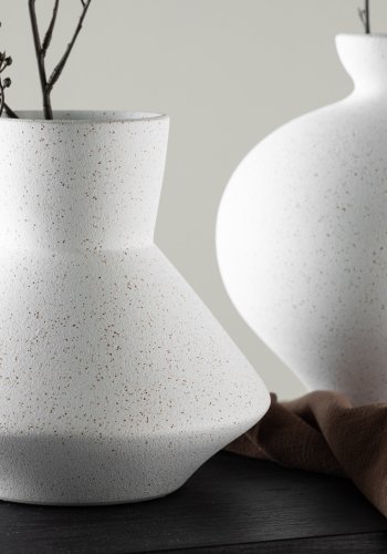 VENTURE DESIGN Rellis vase - hvite/svarte prikker keramikk (H20xB22)
