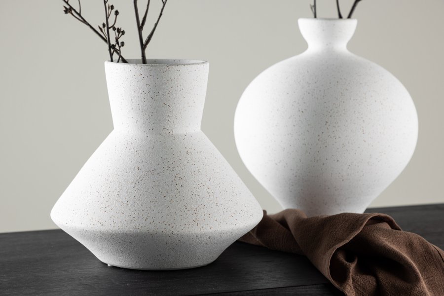 VENTURE DESIGN Rellis vase - hvite/svarte prikker keramikk (H20xB22)