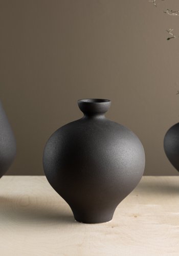 VENTURE DESIGN Rellis vase, rund - svart keramikk (D6xH24xB20)
