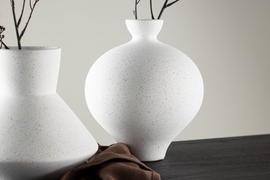 VENTURE DESIGN Rellis vase, rund - hvite/svarte prikker keramikk (D6xH24xB20)