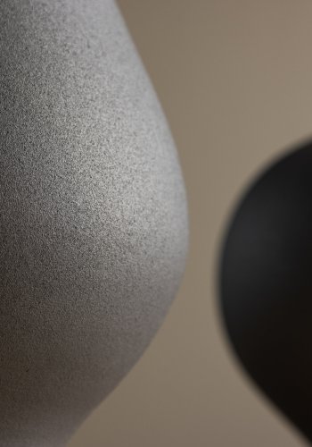 VENTURE DESIGN Rellis vase, rund - svart keramikk (D10xH24xB14)