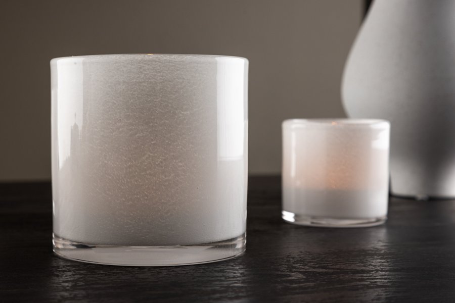 VENTURE DESIGN Glora Kerzenständer, rund – weißes Glas (12x12H)