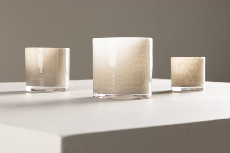 VENTURE DESIGN Glora Kerzenständer, rund – beiges Glas (12x12H)