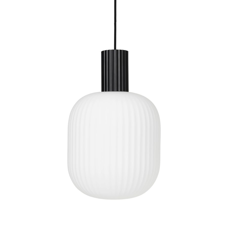 BROSTE COPENHAGEN Lolly taklampe - hvitt opalt glass og sort aluminium