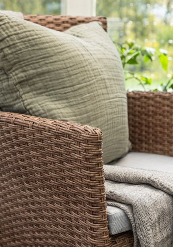 VENTURE DESIGN Malina hagestol, med armlener og stoffpute - naturlig polyrattan og beige aluminium