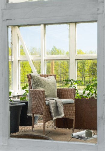 VENTURE DESIGN Malina hagestol, med armlener og stoffpute - naturlig polyrattan og beige aluminium