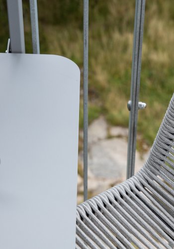 VENTURE DESIGN Lindos utendrs barkrakk, med ryggsttte og fotsttte - lysegr tau og svart stl