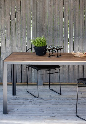 VENTURE DESIGN Break hagebord, rektangulrt - naturlig polytre og svart aluminium (90x200)