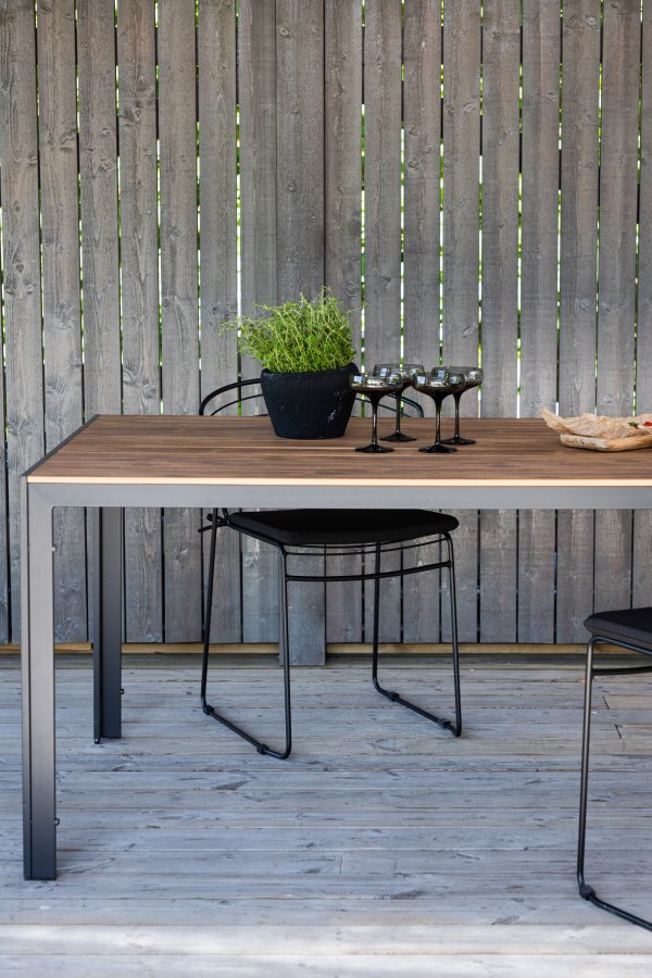 VENTURE DESIGN Break hagebord, rektangulrt - naturlig polytre og svart aluminium (90x200)