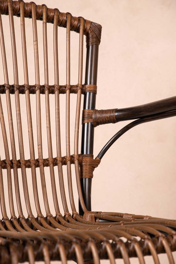 VENTURE DESIGN Galera Gartenstuhl, m. Armlehnen – braunes Polyrattan und Aluminium