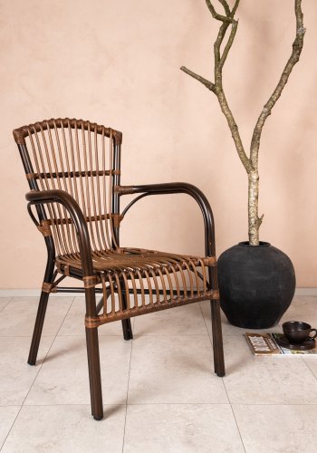 VENTURE DESIGN Galera Gartenstuhl, m. Armlehnen – braunes Polyrattan und Aluminium