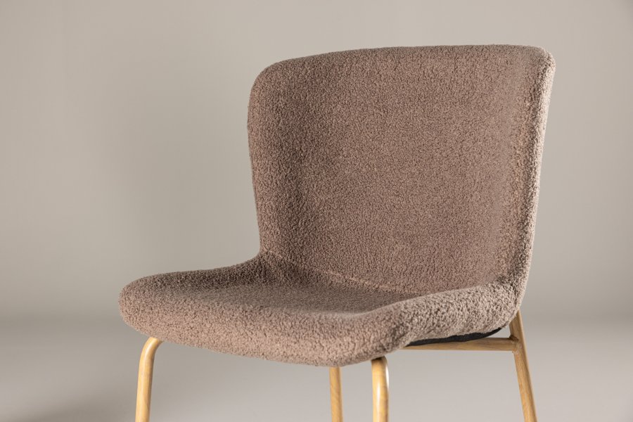 VENTURE DESIGN Modesto matbordsstol - brunt polyester teddytyg och moccastl