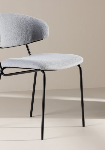VENTURE DESIGN Chico Esszimmerstuhl – hellblauer Bouclé-Stoff und schwarzer Stahl