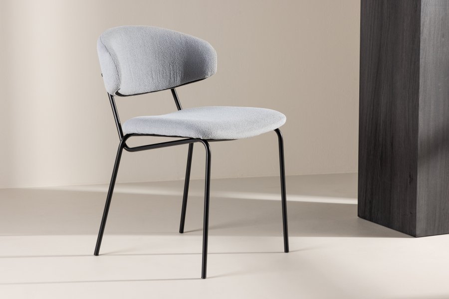 VENTURE DESIGN Chico Esszimmerstuhl – hellblauer Bouclé-Stoff und schwarzer Stahl