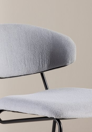 VENTURE DESIGN Chico Esszimmerstuhl – hellblauer Bouclé-Stoff und schwarzer Stahl