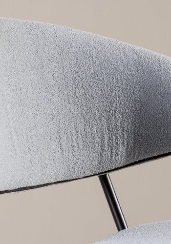 VENTURE DESIGN Chico Esszimmerstuhl – hellblauer Bouclé-Stoff und schwarzer Stahl