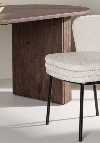 VENTURE DESIGN Agnes spisestuestol - hvitt boucléstoff og sort stl