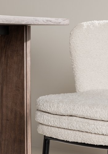 VENTURE DESIGN Agnes spisestuestol - hvitt boucléstoff og sort stl