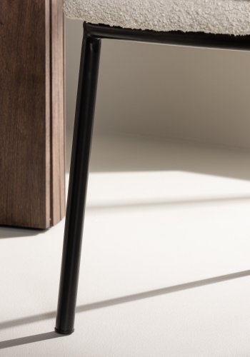 VENTURE DESIGN Agnes spisestuestol - hvitt boucléstoff og sort stl