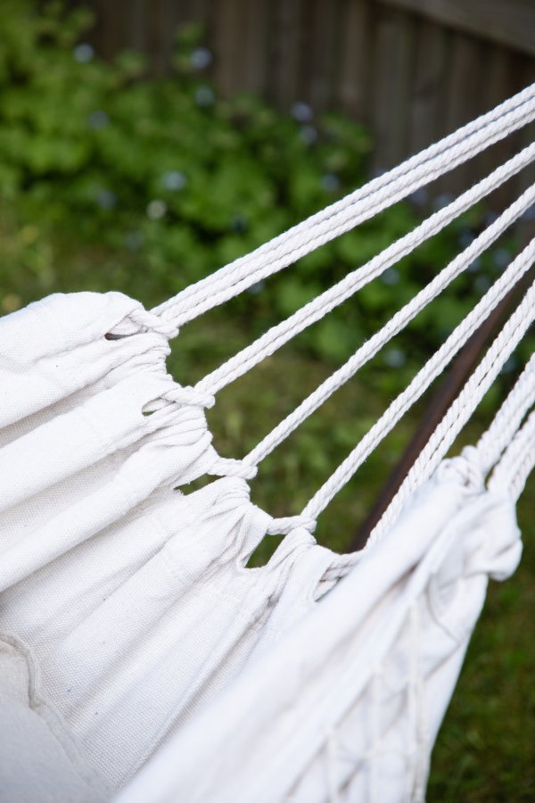 VENTURE DESIGN Banate hengekye - hvitt stoff