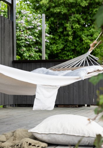 VENTURE DESIGN Anini hengekye - hvitt stoff og naturlig tre