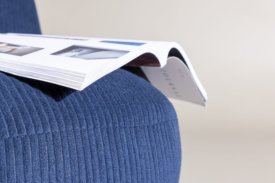 VENTURE DESIGN Mahla loungestol - marinebl polyesterflyel og plast