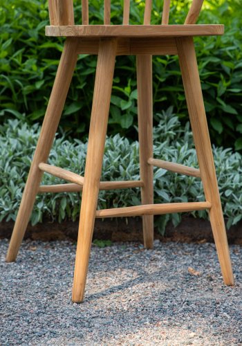 VENTURE DESIGN Bullerbyggd Outdoor-Barhocker mit Rückenlehne und Fußstütze – natürliches Teakholz