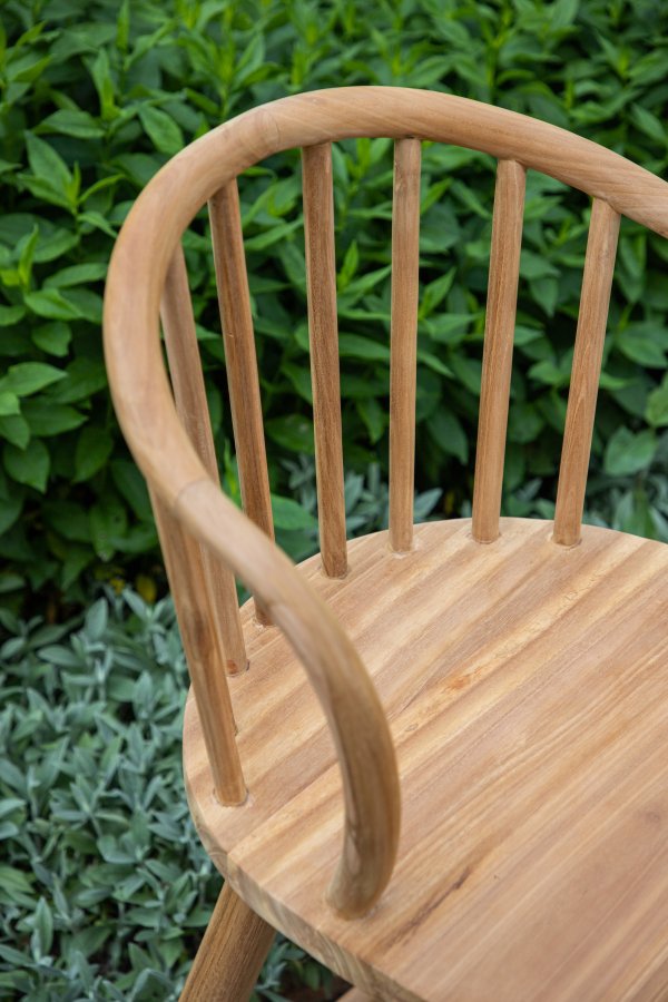 VENTURE DESIGN Bullerbyggd Outdoor-Barhocker mit Rückenlehne und Fußstütze – natürliches Teakholz