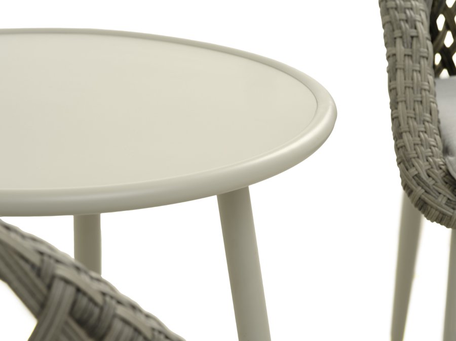 Café-Set „Corsica“ mit 1 Tisch, 2 Stühlen und Kissen – warmes graues Rattan und Aluminium