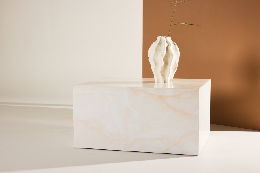 VENTURE DESIGN York lavt salongbord - lys gul / marmor utseende MDF