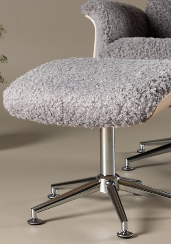 VENTURE DESIGN Hagön Relaxsessel mit Fußhocker – grauer Stoff, weiß getünchtes Holz und verchromtes Metall