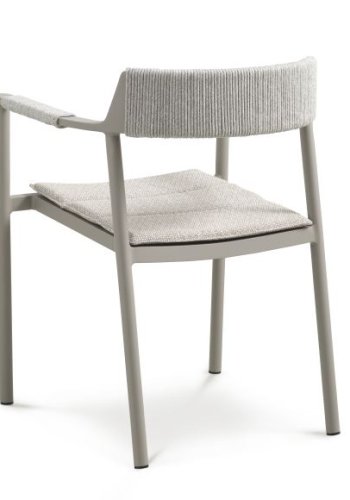 Salina hagestol, med armlener og pute - sandfarget stoff og aluminium