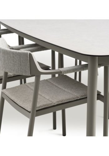 Salina hagestol, med armlener og pute - sandfarget stoff og aluminium