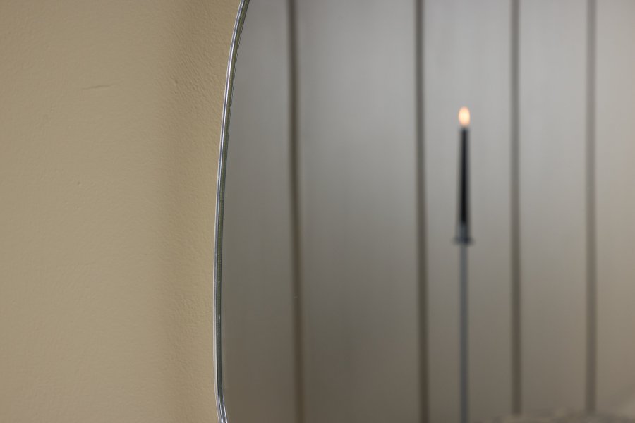 VENTURE DESIGN Askersund Wandspiegel, organisch – Spiegelglas und silbernes Aluminium (65x40)