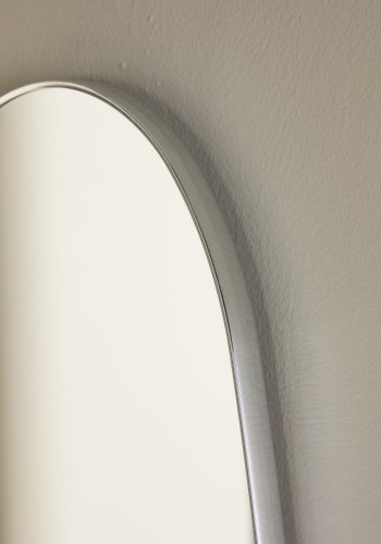 VENTURE DESIGN Askersund Wandspiegel, organisch – Spiegelglas und silbernes Aluminium (65x40)