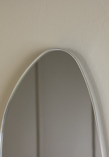 VENTURE DESIGN Borgholm Wandspiegel, organisch – Spiegelglas und silbernes Aluminium (55x30)