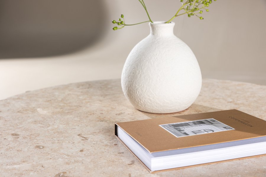 VIND KOLLEKSJON Sandhamn sofabord, rundt - beige mactan stein og jern (70)