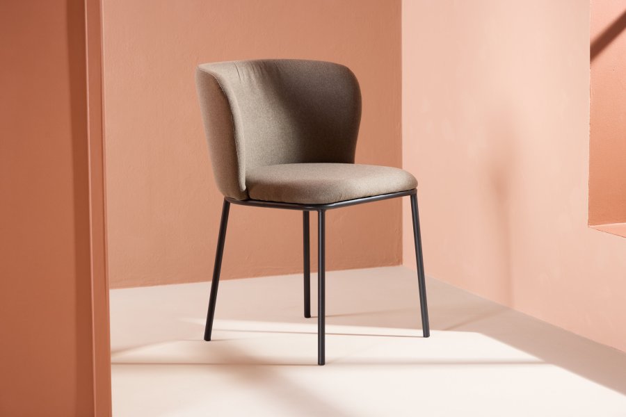 VENTURE DESIGN Edina Esszimmerstuhl – brauner Stoff und schwarzer Stahl