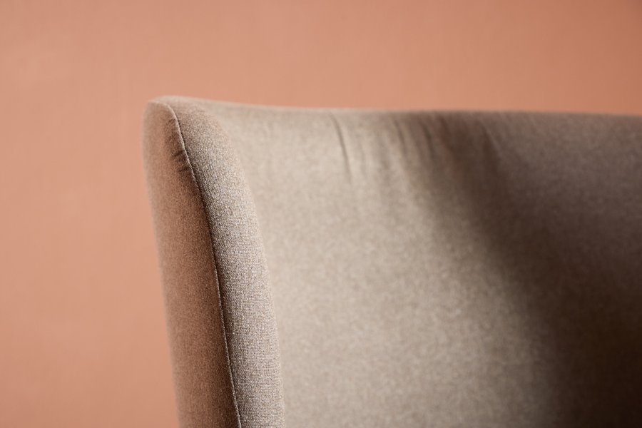 VENTURE DESIGN Edina Esszimmerstuhl – brauner Stoff und schwarzer Stahl