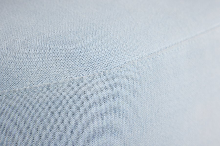 VENTURE DESIGN Bobbo lenestol, med armlener - babybltt stoff og bjrketre